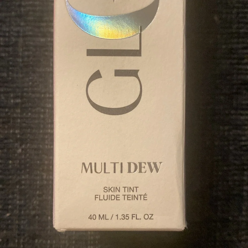 Huda Beauty GloWish Multidew Vegan Skin Tint Foundation - 05 Medium